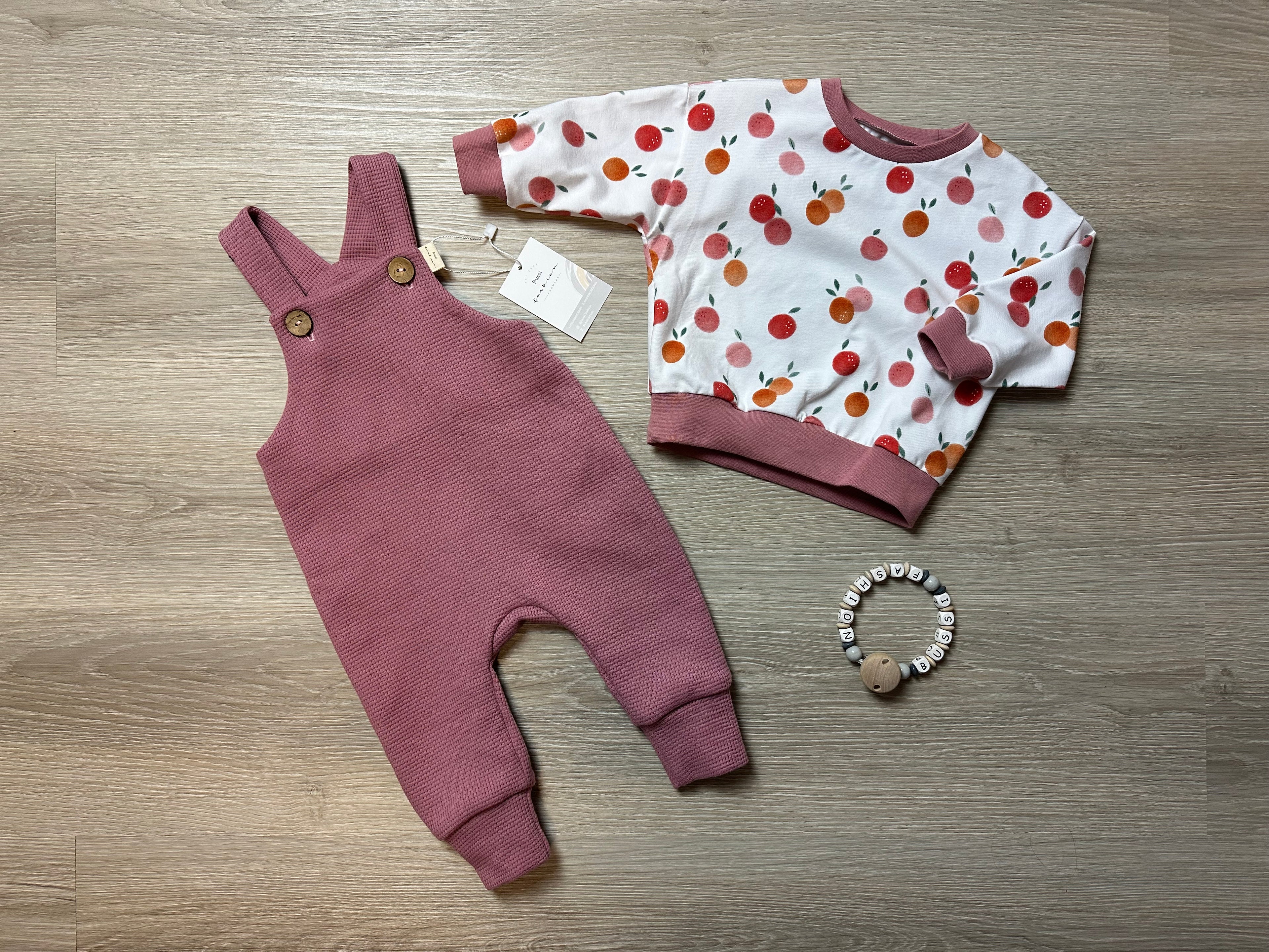 Latzhose & Oversize Sweater 68 Orangen/flower
